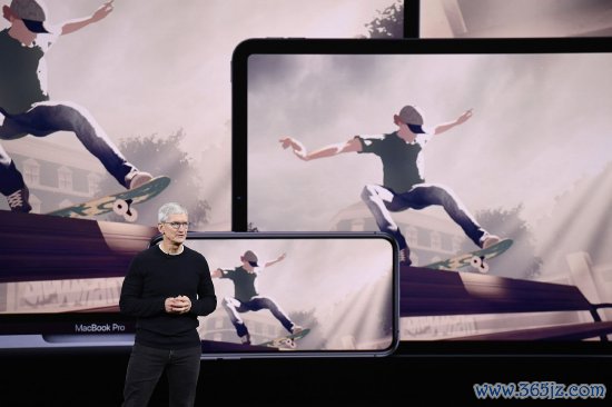 首席践诺官蒂姆・库克（Tim Cook）商榷 Apple Arcade。